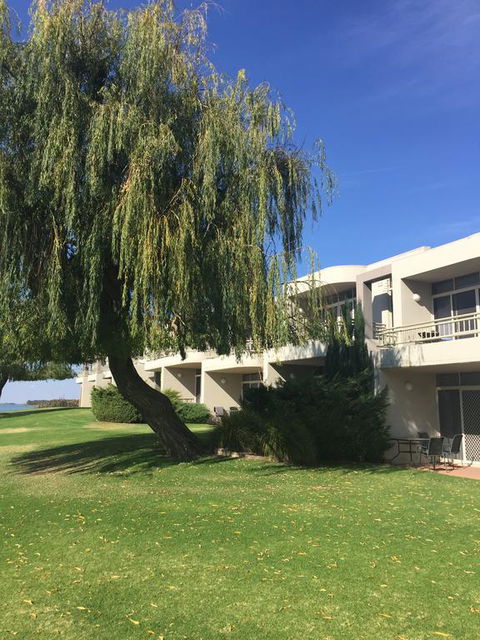 Waterside Holiday Rentals Unit 31 - Accommodation Gladstone 0