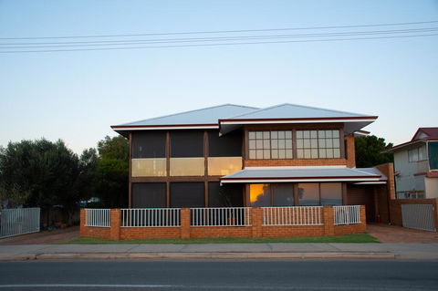 Waterside House Kalbarri - Accommodation Gladstone 0