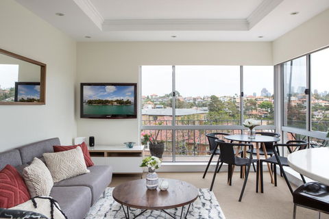 Waterside Mosman Bay Apartment W Stunning Views - Accommodation Gladstone 0