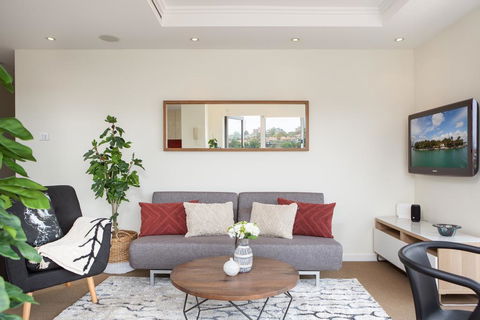 Waterside Mosman Bay Apartment W Stunning Views - Accommodation Gladstone 1