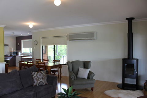 Waterside View - Accommodation Gladstone 1
