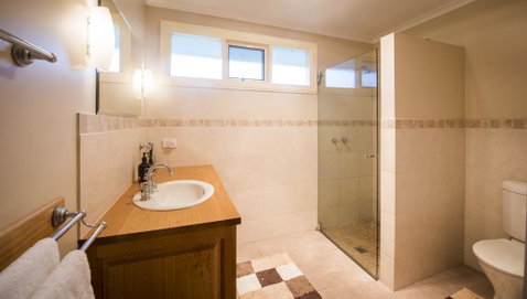 Wattle Grove Homestead Bed & Breakfast - Accommodation Gladstone 3
