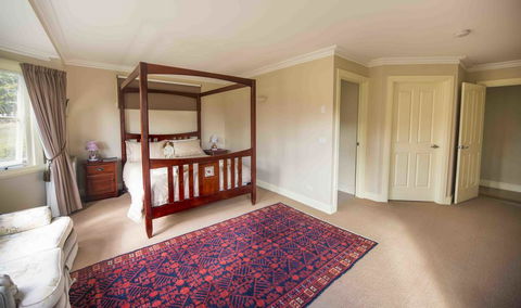 Wattle Grove Homestead Bed & Breakfast - Accommodation Gladstone 0