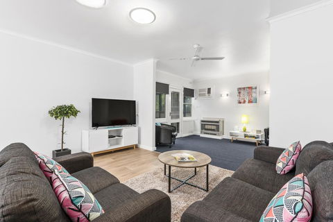 Wattle Grove Villa - Accommodation Gladstone 3