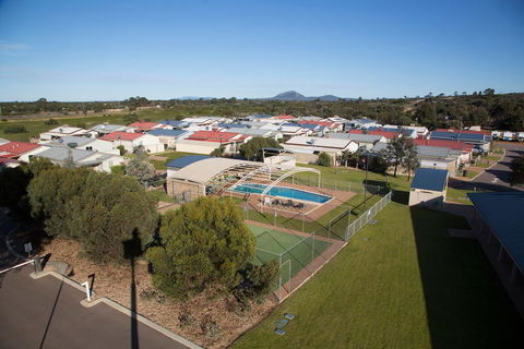 Wavecrest Village & Tourist Park - Accommodation Gladstone 1
