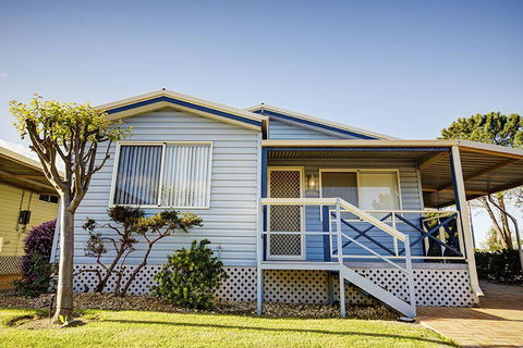 Wavecrest Village & Tourist Park - Accommodation Gladstone 0