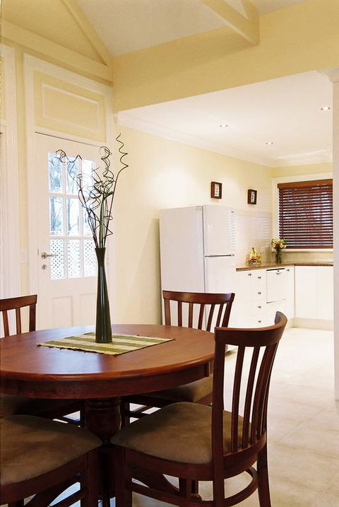 Waverley House Cottages - Accommodation Gladstone 3