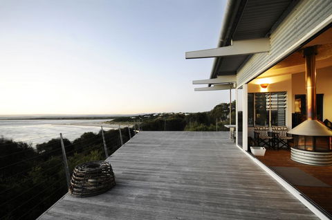 Waves - Accommodation Gladstone 2