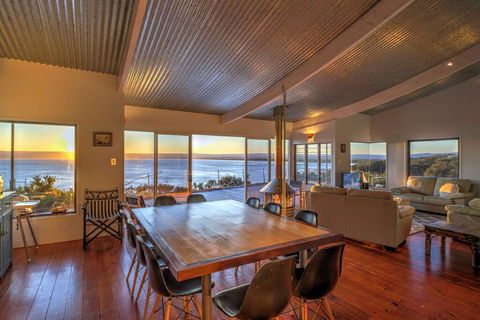 Waves - Accommodation Gladstone 0