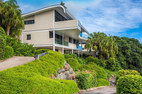 Waves 08 - Accommodation Gladstone 1