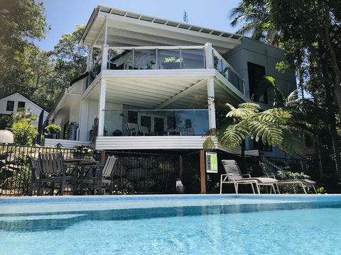 Waves And White Horses Seaview Retreat (adults Only) - Accommodation Gladstone 1