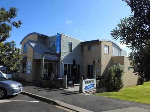 Waves Luxury Suites - Accommodation Gladstone 3