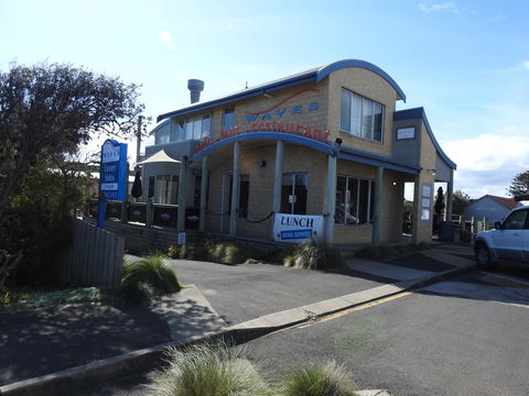Waves Luxury Suites - Accommodation Gladstone 2