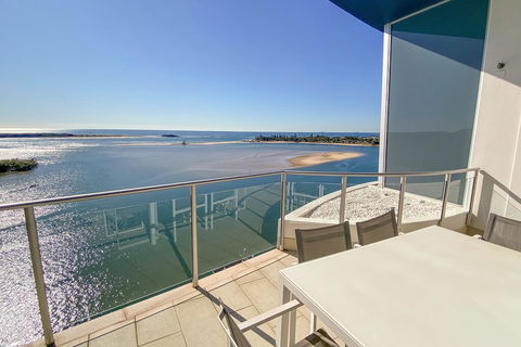 Waves Maroochy River - Accommodation Gladstone 2