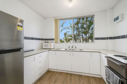 WAVES ON MAIN, 4/1 MAIN STREET - Accommodation Gladstone 1