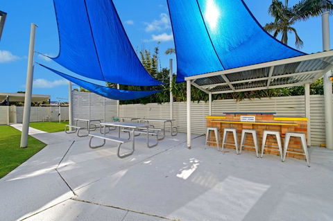 WAVES ON MAIN, 4/1 MAIN STREET - Accommodation Gladstone 2