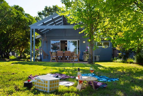 Wayward Cottage - Accommodation Gladstone 0