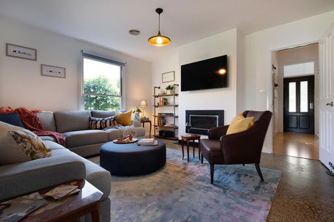 Wayward Cottage - Accommodation Gladstone 2