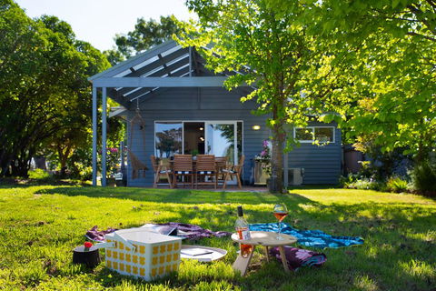Wayward Cottage - Accommodation Gladstone 0