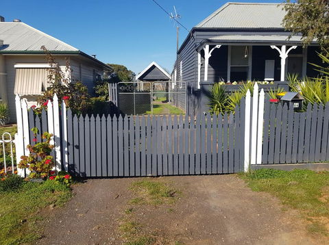 Welcome Stranger Cottage - Accommodation Gladstone 1