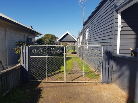 Welcome Stranger Cottage - Accommodation Gladstone 2