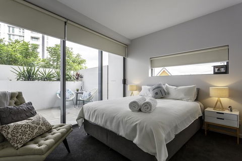 Well-Appointed 3 Bedroom, 2 Bath, Parking & Pool - Accommodation Gladstone 3