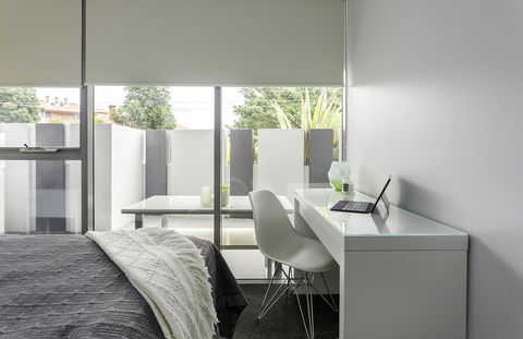 Well-Appointed 3 Bedroom, 2 Bath, Parking & Pool - Accommodation Gladstone 2