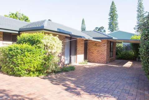 Wellington Parade 1/15a, Shelly Beach, Caloundra - Accommodation Gladstone 1