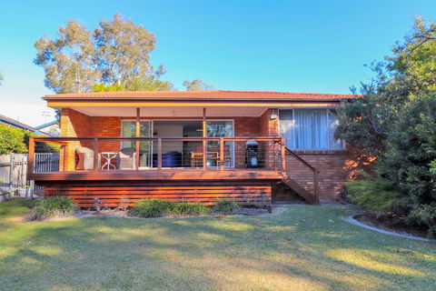 Wemberley Lakehouse - Accommodation Gladstone 2