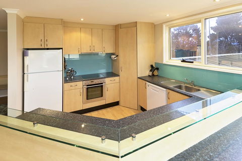 Wendaleigh 8 - Central Unit - Accommodation Gladstone 2