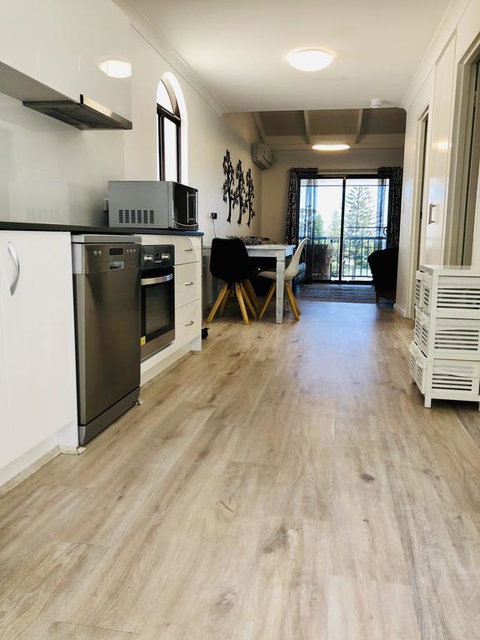 West Beach Lagoon 212 - Great Views - Accommodation Gladstone 3