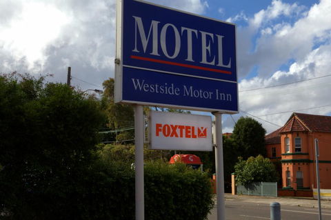 Westside Motor Inn - Accommodation Gladstone 0