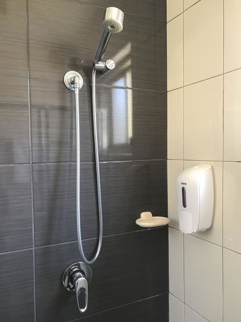Westside Motor Inn - Accommodation Gladstone 3