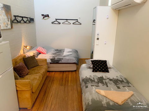 Westside Studio Apartments - Accommodation Gladstone 2
