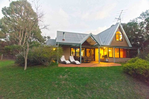 Westwood Cottage - Accommodation Gladstone 0