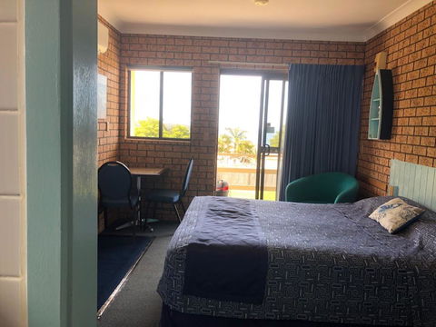 Whale Fisher Motel - Accommodation Gladstone 1