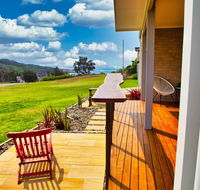Whale Studio Apartment 1a Ocean Street - Accommodation Gladstone