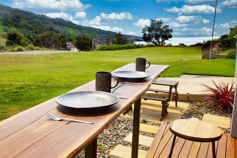 Whale Studio Apartment, 1a Ocean Street - Accommodation Gladstone 1