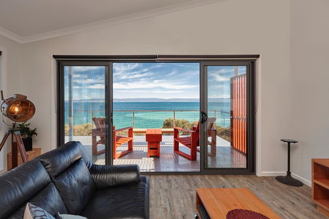 Whale Watcher 1 - Accommodation Gladstone 0