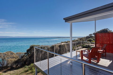Whale Watcher 1 - Accommodation Gladstone 2