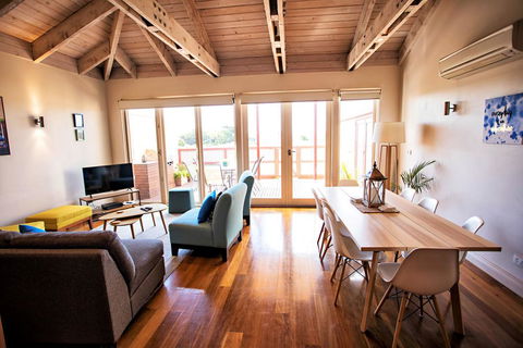 WHARF COTTAGE - Accommodation Gladstone 0