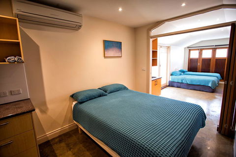 WHARF COTTAGE - Accommodation Gladstone 2
