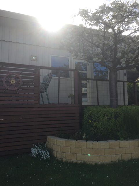 Wheel House Studio - Accommodation Gladstone 2