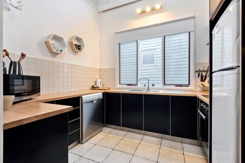 Whiskey Flat 2 - Accommodation Gladstone 1