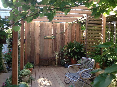 Whispering Pines Bed And Breakfast - Accommodation Gladstone 0