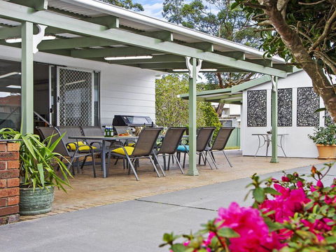 Whispering Waves - Relaxing Beach House - Accommodation Gladstone 0