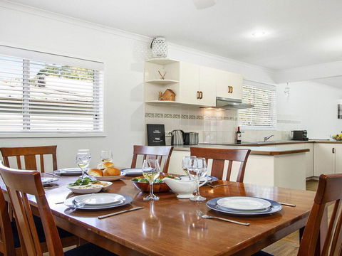 Whispering Waves - Relaxing Beach House - Accommodation Gladstone 3