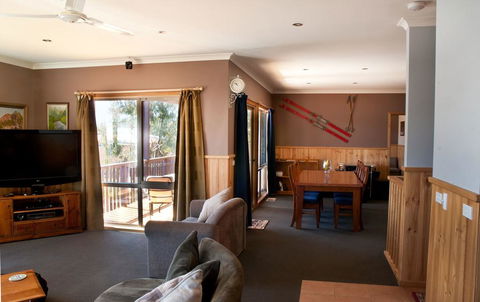 Whistler - Accommodation Gladstone 0