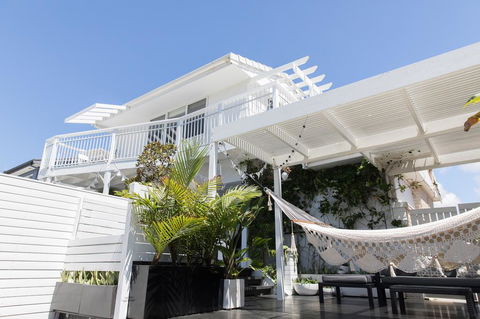 White Beach Cottage - Accommodation Gladstone 0