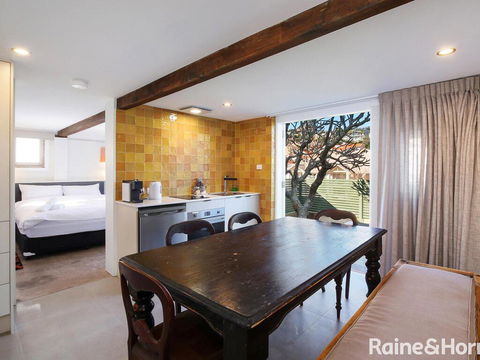 White Beach Studio - 42a Ash Street - Accommodation Gladstone 1
